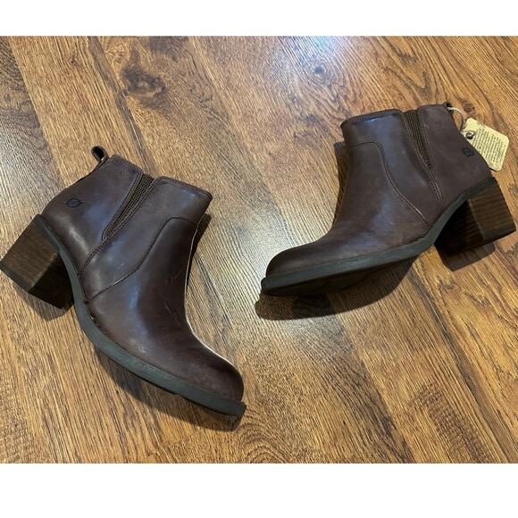 Born Women's Reegan Handcrafted Leather Ankle Booties Brown Size 6.5M NWT - Picture 1 of 12